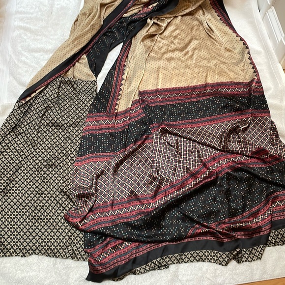 Suhani Collection Silk-Touch Fabric for Saree or Dress - Picture 2 of 7